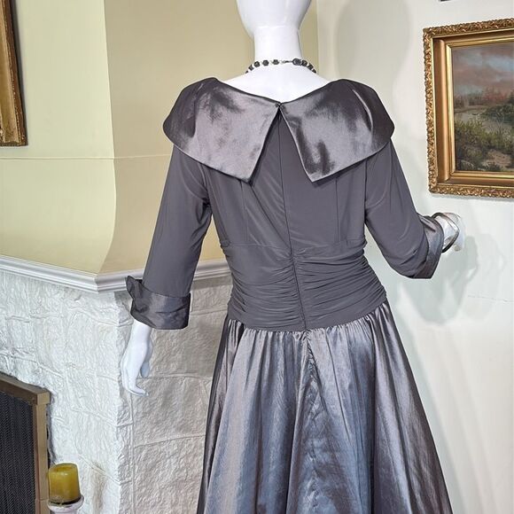 Eliza J 3/4 Sleeve Ruched Waist 50s Inspired Party / Cocktail Dress - Picture 9 of 14